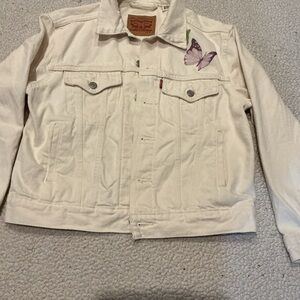 Levi's Ex-Boyfriend Trucker Jacket in off-white with a butterfly print